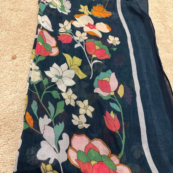 Kate Spade Floral Garden Oblong Scarf NWT - Picture 2 of 3